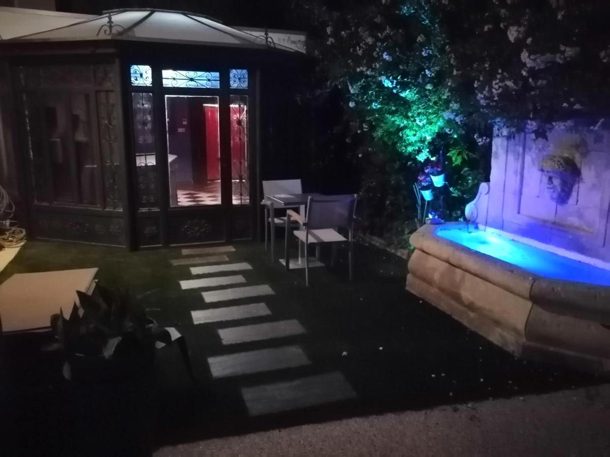 Les Jardins De La Fontaine Bed & Breakfast Ales Bagian luar foto
