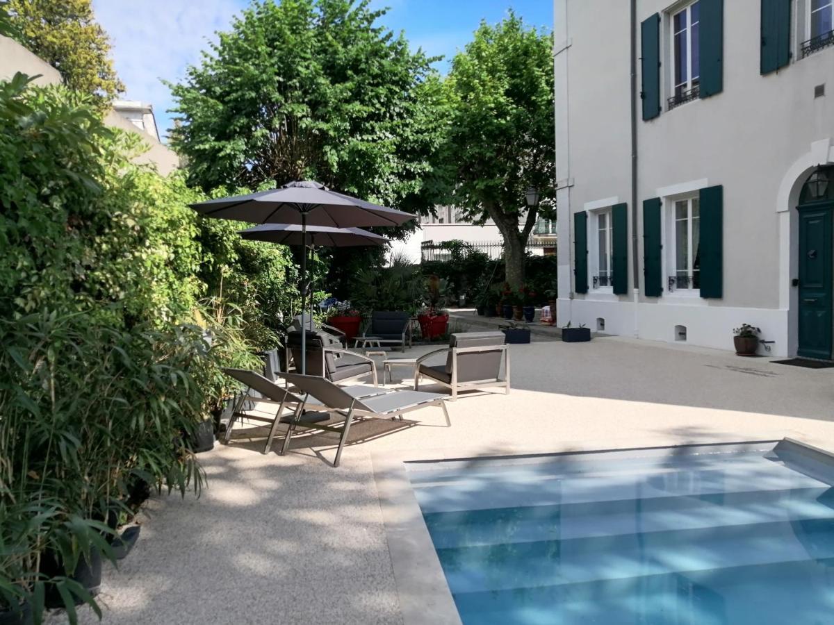 Les Jardins De La Fontaine Bed & Breakfast Ales Bagian luar foto