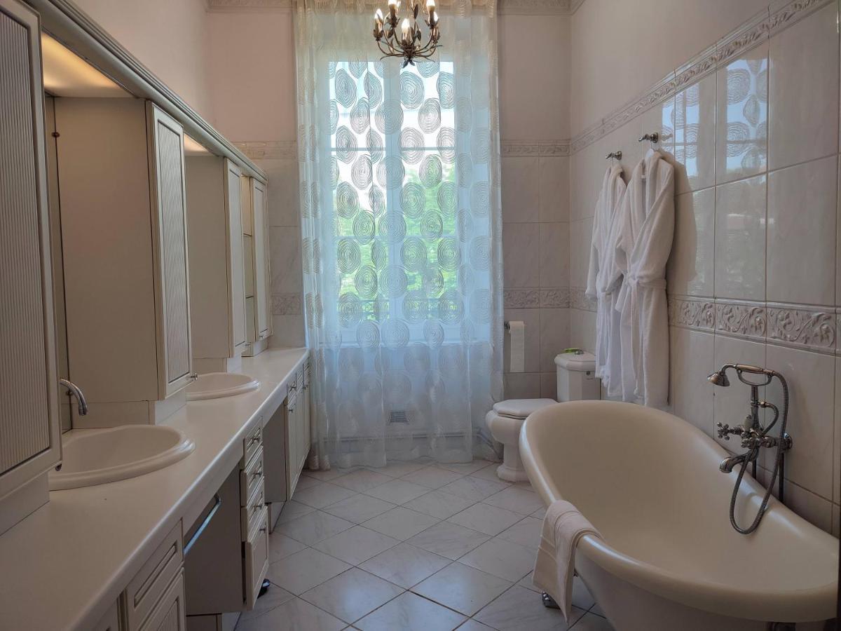 Les Jardins De La Fontaine Bed & Breakfast Ales Bagian luar foto